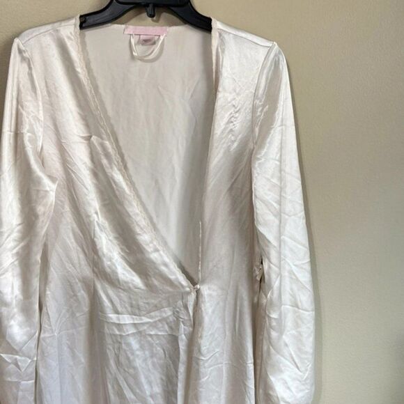 Victoria's Secret medium/large vintage robe - Picture 2 of 6